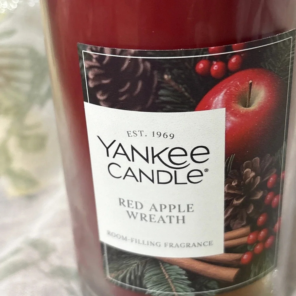Yankee Candle RED APPLE WREATH 14.25 oz‎ Medium Single Wick Jar Candle New